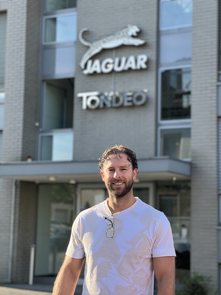 Kappersscharen slijpen bij Jaguar en Tondeo